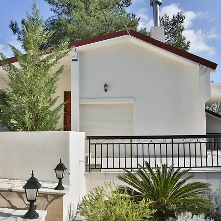 別荘 Nestor Hillside House By Trulycyprus