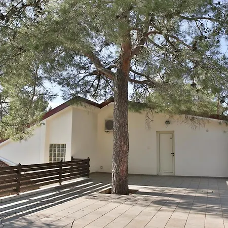 בית נופש Nestor Hillside House By Trulycyprus *